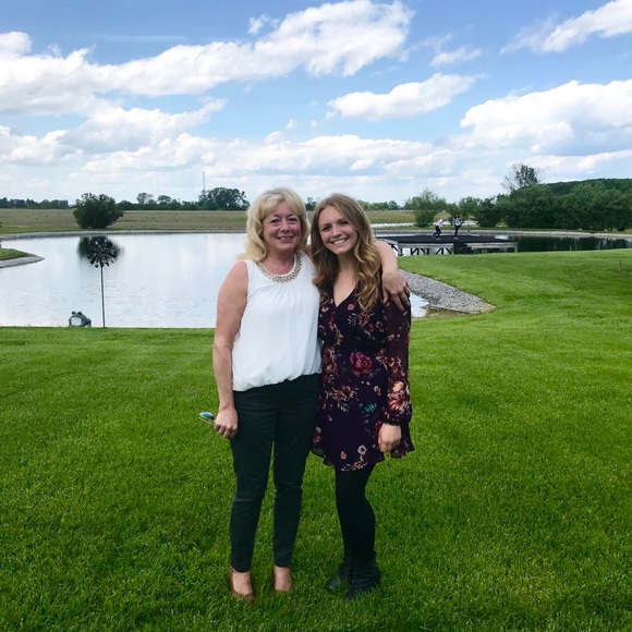 Meet your Posher, Lindsay - Picture 1 of 1